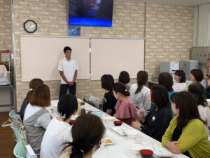 説明をする生徒１