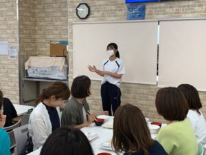 説明をする生徒２