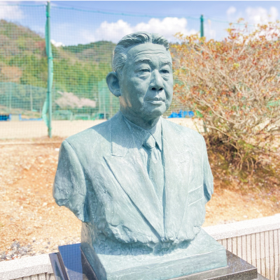 名誉学園長 安達元成 先生